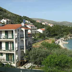 https://apartments-g.hotels-in-trogir.com